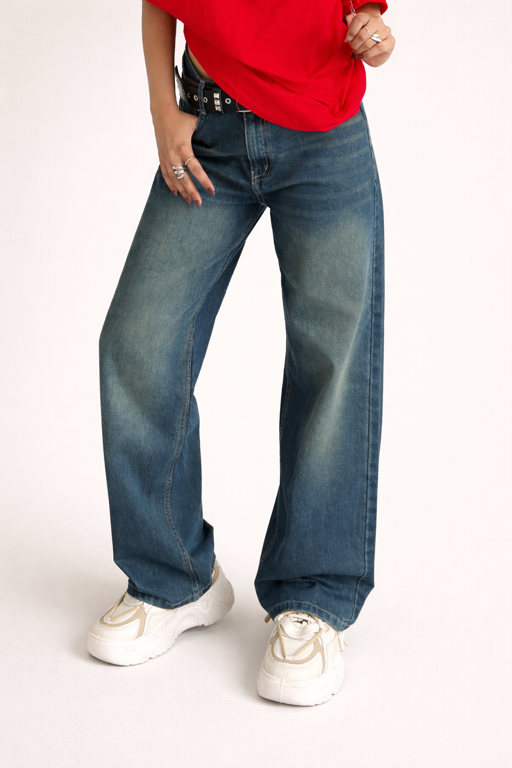 Trioverse loose denim on model
